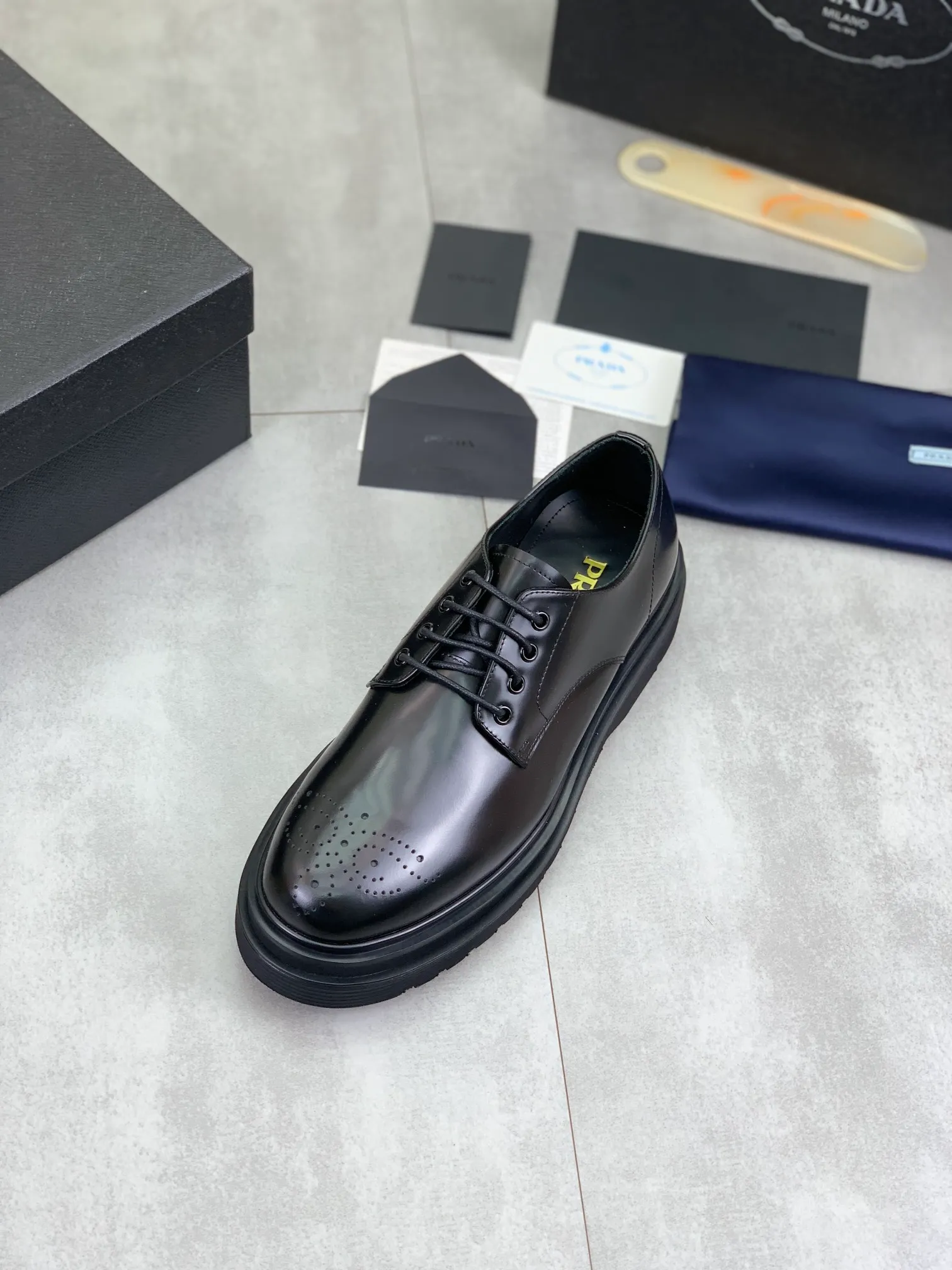 Factory price P880 💰Original quality, top version🔱 ＰＲＡＤＡ——Prada. Men's business casual leather shoes, top quality products. 1:1 shipment ⬆️Luxurious and noble👞All imported original color-rubbed open edge beads, just to create a more comfortable wearing body Tested, upper: original comfortable open-edge bead-rubbed calf leather ➕Top imported water-dyed full cow lining, original light and comfortable TPU foam combination bottom ✔️Code number: 39-44 (38.45 can be customized)